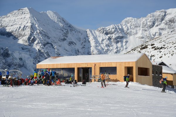 Winter presentation photo Mountain hut Madritschhütte