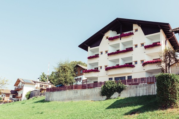 Foto esterno Pensione + Appartamenti Stern