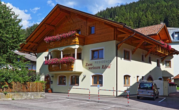 Foto Außenansicht Gasthof Residence - Zimmervermietung Zum Weißen Rössl