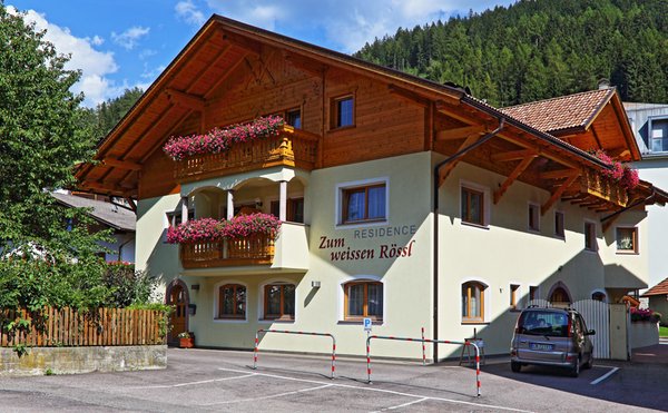 Foto estiva di presentazione Gasthof (Albergo) Residence Al Cavallino Bianco
