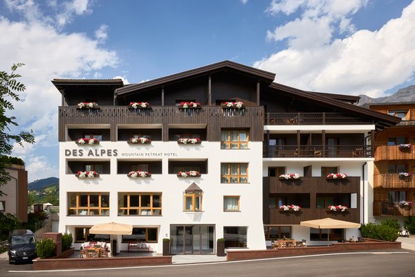 Sommer Präsentationsbild Hotel Des Alpes