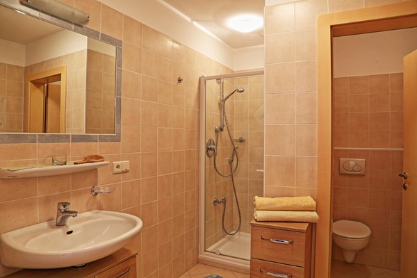 Foto del bagno Appartamenti in agriturismo Huterhof