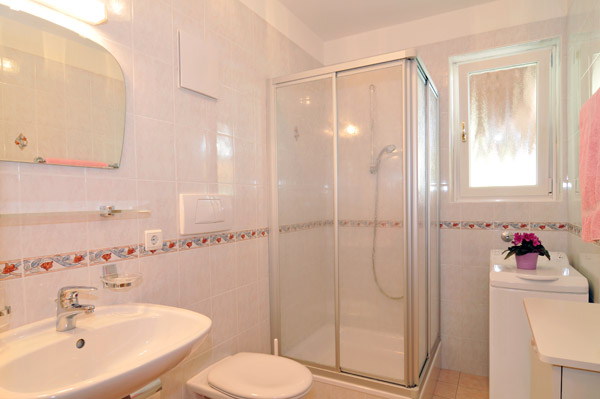 Foto del bagno Appartamenti in agriturismo Haus Hansjoggl