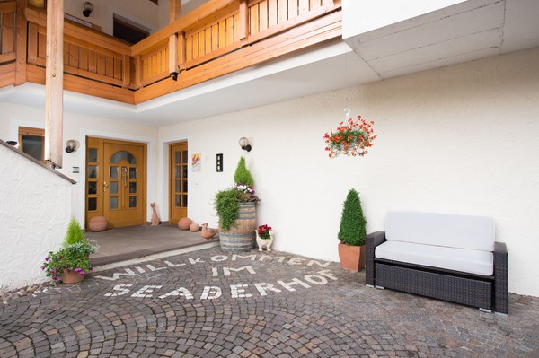 Photo exteriors Farmhouse B&B + Apartments Seaberhof