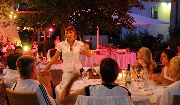 Das Restaurant Kurtinig an der Weinstraße Teutschhaus