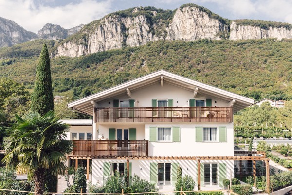 Photo exteriors Pomella's Guesthouse