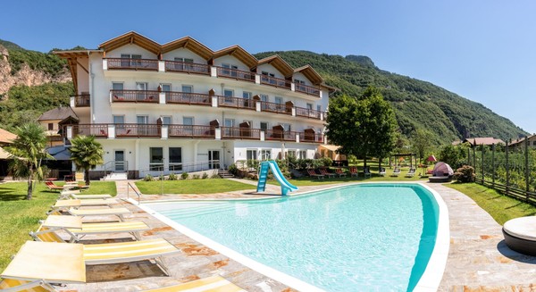 Photo exteriors B&B-Hotel + Apartments Grüner Baum / Albero Verde