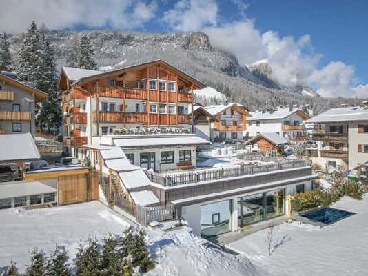 Photo exteriors Small hotel Camoscio