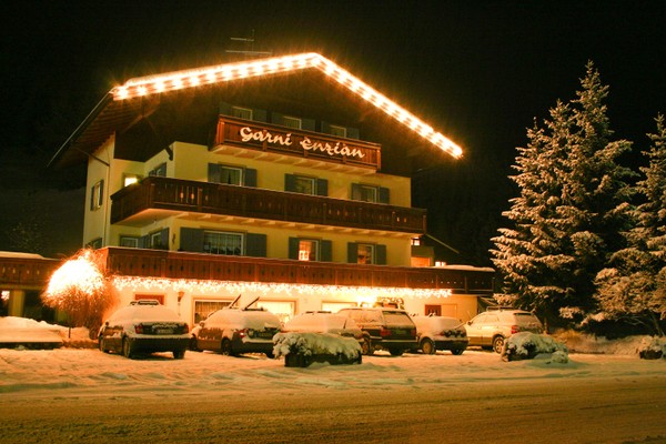 Photo exteriors Bed & Breakfast Enzian