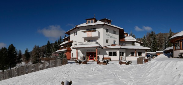Foto esterno Hotel Zum Zirm
