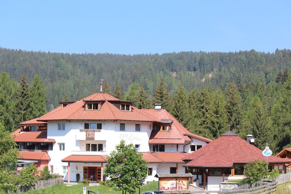 Photo exteriors Hotel Zum Zirm