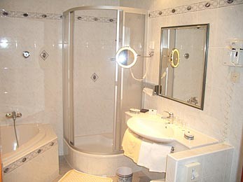 Foto del bagno Appartamenti in agriturismo Neuhof