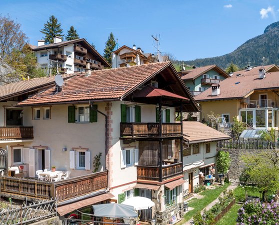 Foto esterno in estate Villa Erna