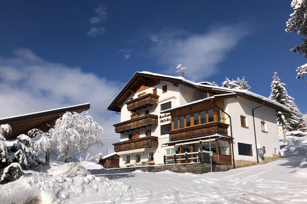 Foto Außenansicht Garni + Ferienwohnungen Irsara