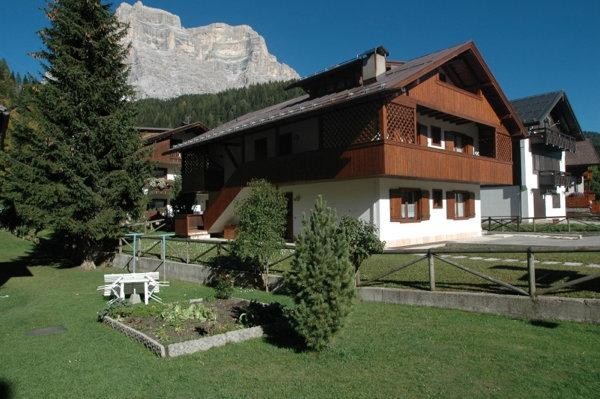 Foto Außenansicht Ferienwohnungen Casa Civetta