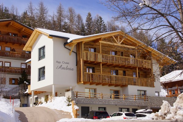 Foto invernale di presentazione Appartamenti Ambrìa