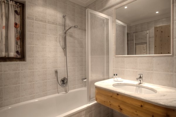 Photo of the bathroom B&B-Hotel + Residence Ciasa Ai Pini
