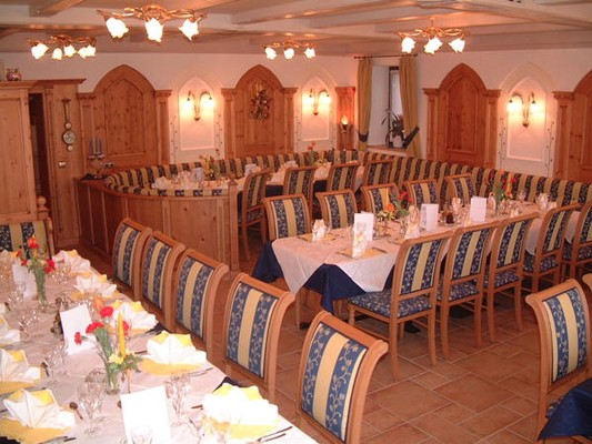 The restaurant Stegona / Stegen (Brunico / Bruneck) Zum Hirschen