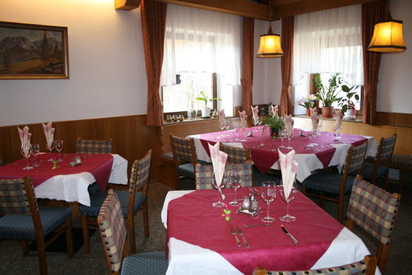 Das Restaurant Rasen im Antholzertal Neunhäusern / Nove Case