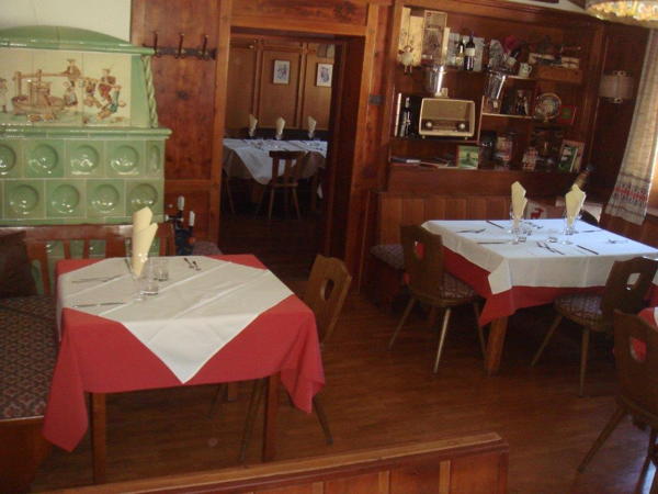 Das Restaurant Rasen im Antholzertal Neunhäusern / Nove Case