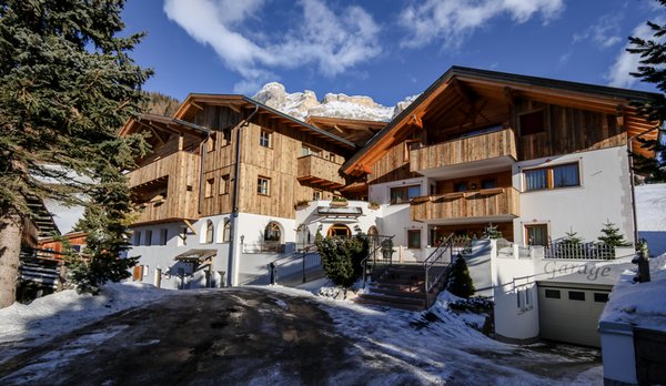Photo exteriors in winter Villa Flora Mountain Lodges