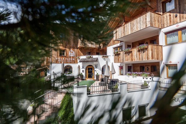 Foto esterno in estate Villa Flora Mountain Lodges