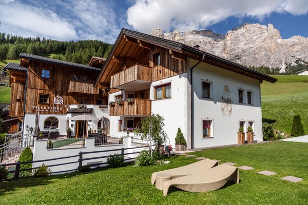 Foto Außenansicht Villa Flora Mountain Lodges