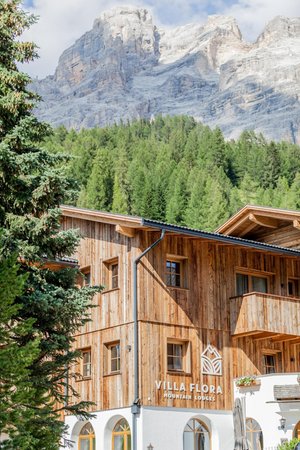 Foto esterno in estate Villa Flora Mountain Lodges