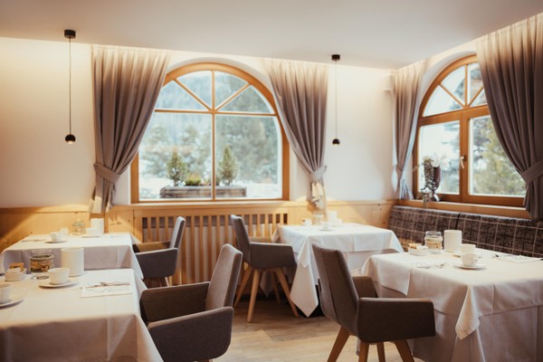 Das Restaurant San Cassiano Villa Flora Mountain Lodges