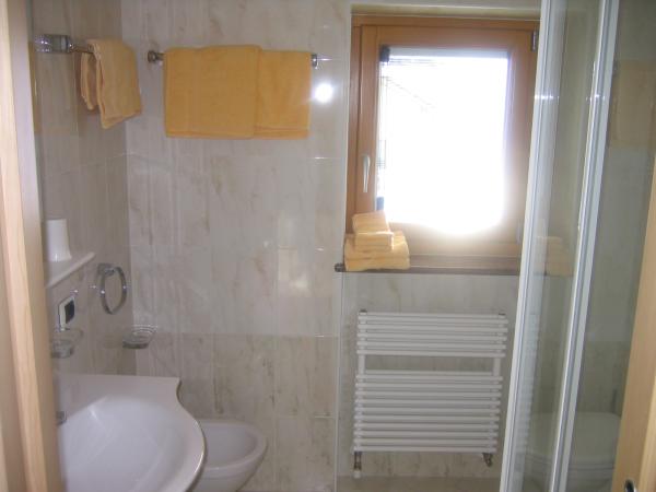 Photo of the bathroom Garni (B&B) + Apartments Pre da Nai