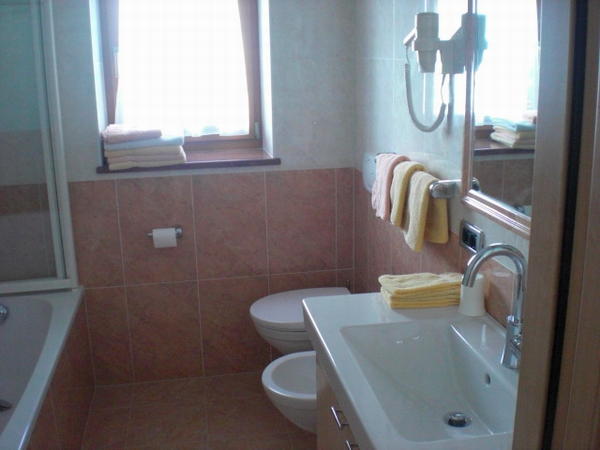 Photo of the bathroom Garni (B&B) + Apartments Pre da Nai