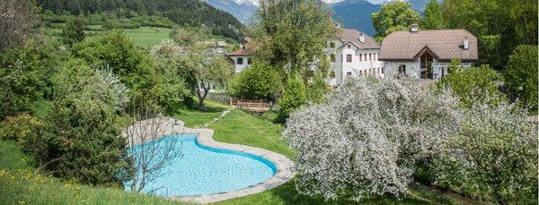 Photo of the outdoor swimming pool