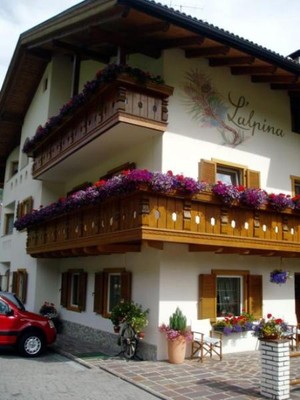 Photo exteriors Garni (B&B) + Apartments L'Alpina