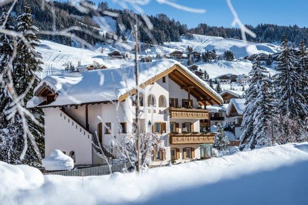 Foto invernale di presentazione Garni + Appartamenti L'Alpina