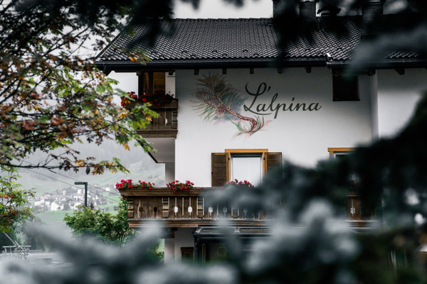 Photo exteriors Garni (B&B) + Apartments L'Alpina