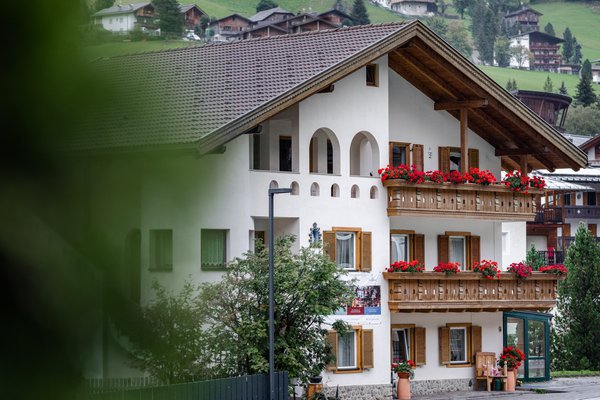 Foto estiva di presentazione Garni + Appartamenti L'Alpina