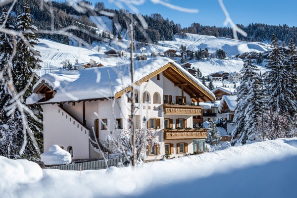 Photo exteriors Garni (B&B) + Apartments L'Alpina