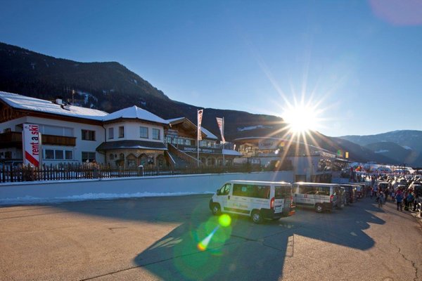 Foto esterno in inverno Rent a Ski Giggeralm