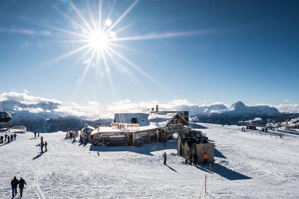 Foto esterno in inverno Top Ski Center Kronplatz