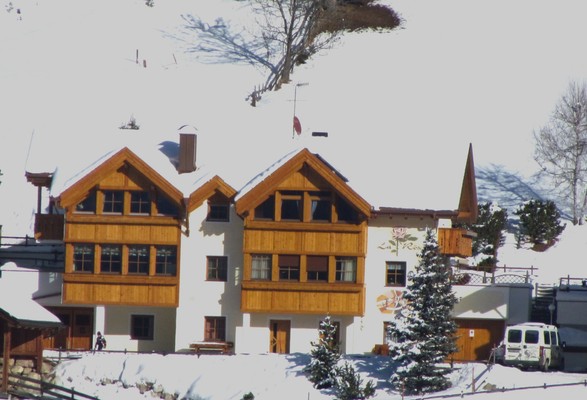 Foto Außenansicht Ferienwohnungen Ciasa La Rösa