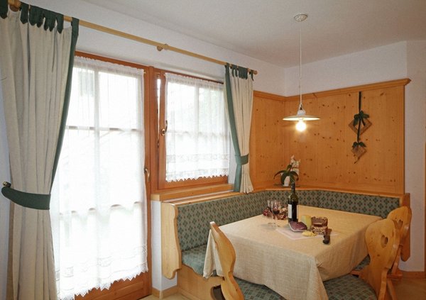 Der Wohnraum Dolomites Apartments Ciasa Vally