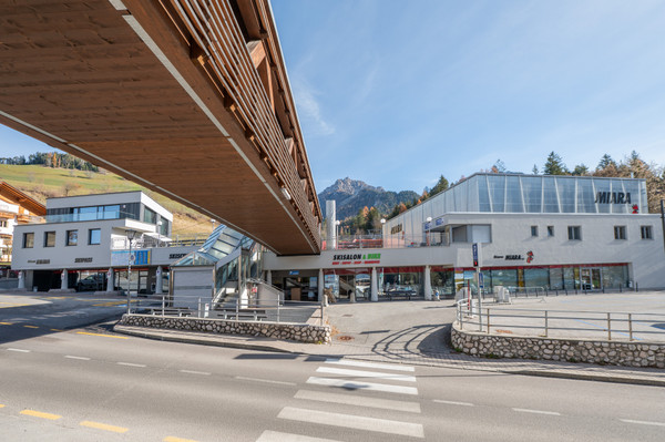 Photo exteriors Ski rental Skisalon Miara