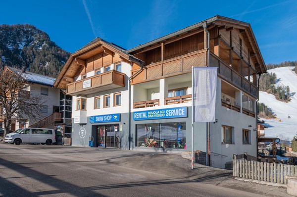 Photo exteriors Ski rental Snow Shop