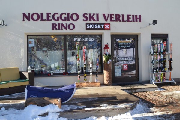 Foto invernale di presentazione Noleggio sci Rino Ski