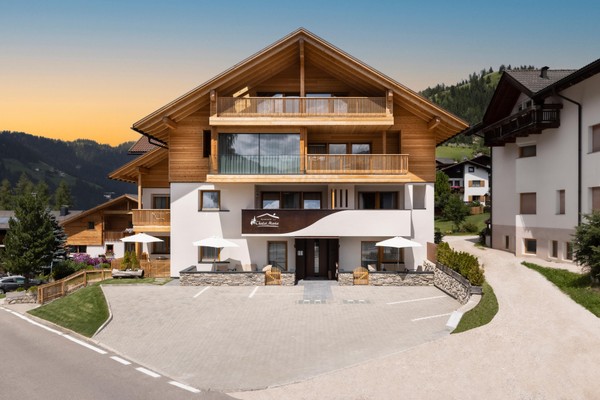 Foto Außenansicht Chalet Maria Apartments