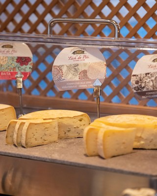 Das Frühstück Garni + Ferienwohnungen Lüch da Pcëi