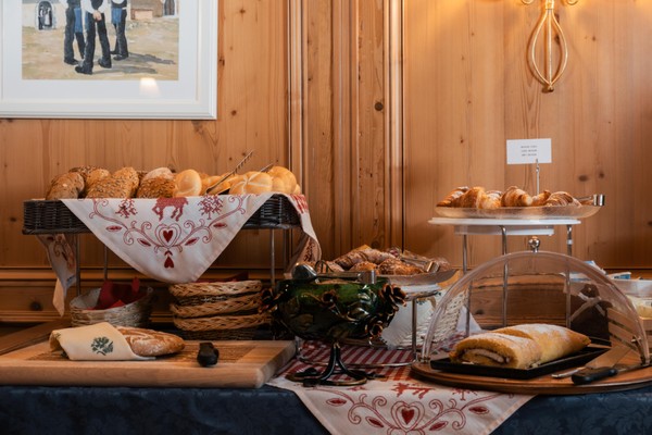 Das Frühstück Garni + Ferienwohnungen Lüch da Pcëi