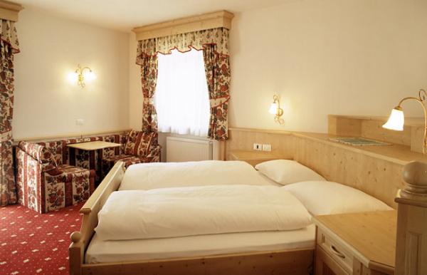 Photo of the room Garni (B&B) + Apartments Lüch da Pcëi