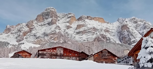 Foto Außenansicht Garni + Ferienwohnungen Lüch da Pcëi