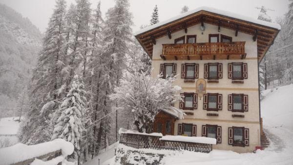 Foto esterno in inverno Casa Momi